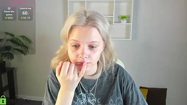 Snapshot of Allice_Cox chatting on 09-28-25, 12:05 Allice Cox online show from 09-28-25, 12:05