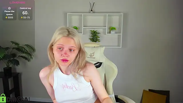 Snapshot of Allice_Cox chatting on 10-03-25, 01:13 Allice Cox online show from 10-03-25, 01:13