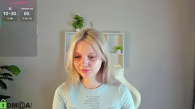 Snapshot of Allice_Cox chatting on 10-25-25, 01:13 Allice Cox online show from 10-25-25, 01:13