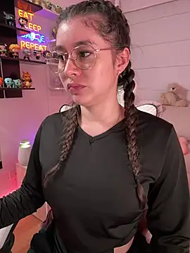 Snapshot of Sharon_07 chatting on 02-13-26, 11:34 Sharon 07 online show from 02-13-26, 11:34