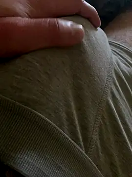 Snapshot of MuzzyFacing chatting on 11-25-25, 11:43 MuzzyFacing online show from 11-25-25, 11:43