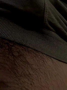 Snapshot of MuzzyFacing chatting on 11-26-25, 10:33 MuzzyFacing online show from 11-26-25, 10:33