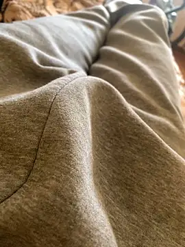 Snapshot of MuzzyFacing chatting on 04-08-26, 12:16 MuzzyFacing online show from 04-08-26, 12:16