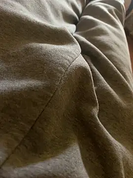 Snapshot of MuzzyFacing chatting on 04-11-26, 10:52 MuzzyFacing online show from 04-11-26, 10:52