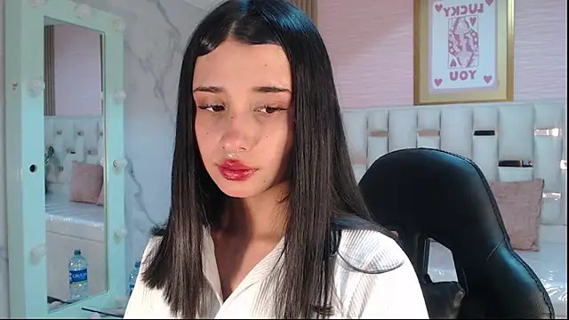 Snapshot of allyssa_bellini_s chatting on 10-06-25, 08:28 allyssa bellini s online show from 10-06-25, 08:28