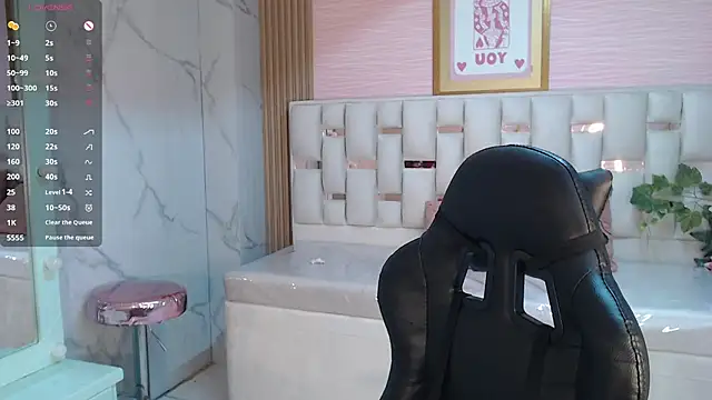 Snapshot of allyssa_bellini_s chatting on 10-22-25, 11:15 allyssa bellini s online show from 10-22-25, 11:15