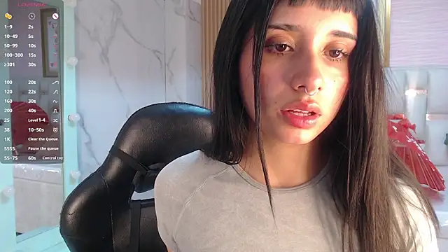 Snapshot of allyssa_bellini_s chatting on 10-25-25, 08:55 allyssa bellini s online show from 10-25-25, 08:55