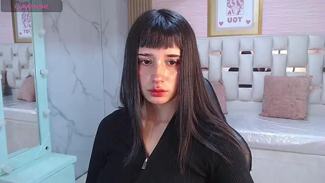 Snapshot of allyssa_bellini_s chatting on 11-15-25, 03:15 allyssa bellini s online show from 11-15-25, 03:15