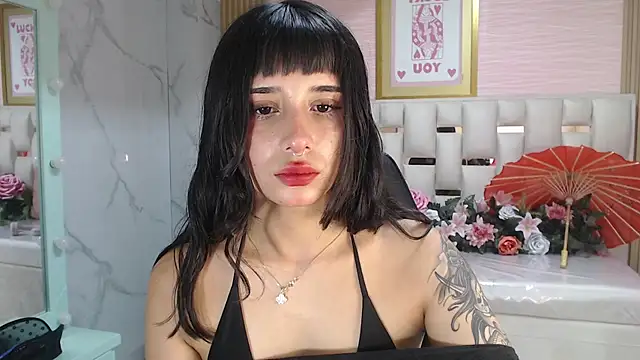 Snapshot of allyssa_bellini_s chatting on 12-16-25, 08:14 allyssa bellini s online show from 12-16-25, 08:14