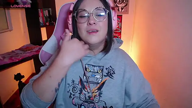 Snapshot of _Jaade_p_ chatting on 12-18-25, 03:01 Jaade p online show from 12-18-25, 03:01