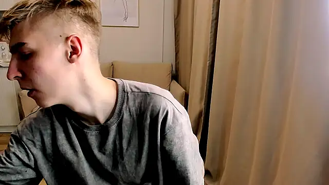 Snapshot of MrSexyCum4U chatting on 11-25-25, 11:38 MrSexyCum4U online show from 11-25-25, 11:38