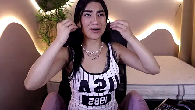 Emma and Issac online show from 01-07-26, 04:37