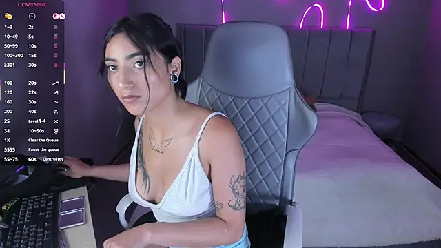 Emma and Issac online show from 03-10-26, 08:58