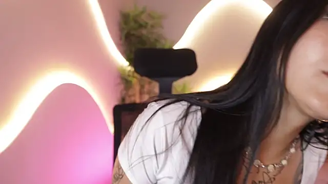 Emma and Issac online show from 04-07-26, 08:42