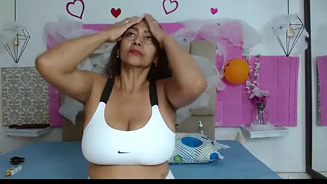 Damary Leon online show from 10-20-25, 07:03