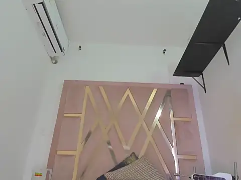 Snapshot of samantaasm chatting on 10-17-25, 09:28 samantaasm online show from 10-17-25, 09:28