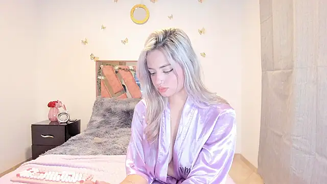 Snapshot of Ella_Lenox chatting on 09-25-25, 10:57 Ella Lenox online show from 09-25-25, 10:57