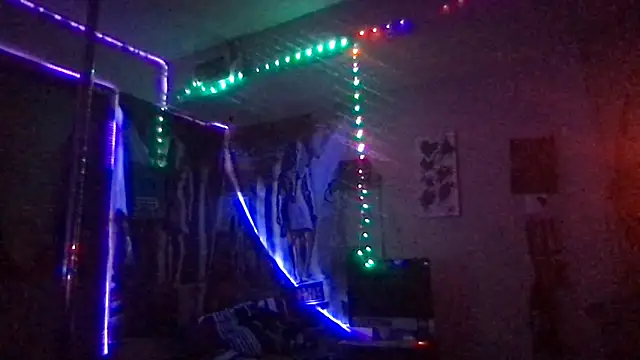 Snapshot of Triggerhappycj100 chatting on 09-15-25, 12:05 Triggerhappycj100 online show from 09-15-25, 12:05