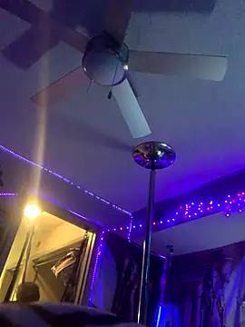 Snapshot of Triggerhappycj100 chatting on 10-31-25, 06:03 Triggerhappycj100 online show from 10-31-25, 06:03