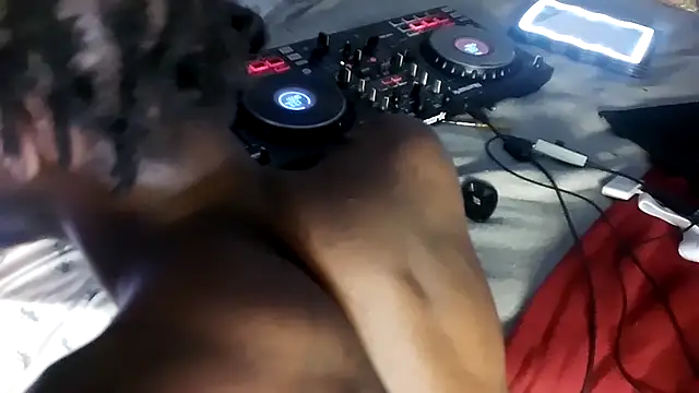 Snapshot of Triggerhappycj100 chatting on 02-08-26, 04:05 Triggerhappycj100 online show from 02-08-26, 04:05