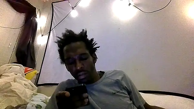 Snapshot of Triggerhappycj100 chatting on 05-06-26, 06:52 Triggerhappycj100 online show from 05-06-26, 06:52