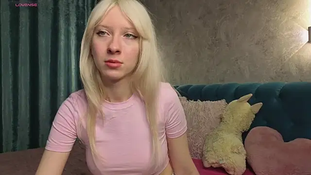 Snapshot of BubugAgaska chatting on 10-15-25, 07:14 BubugAgaska online show from 10-15-25, 07:14