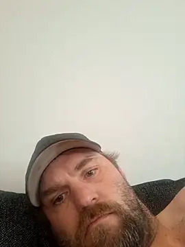 Snapshot of Bamse28 chatting on 09-28-25, 02:33 Bamse28 online show from 09-28-25, 02:33