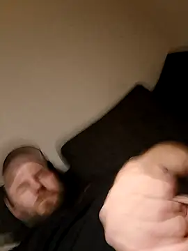 Snapshot of Bamse28 chatting on 11-27-25, 04:20 Bamse28 online show from 11-27-25, 04:20