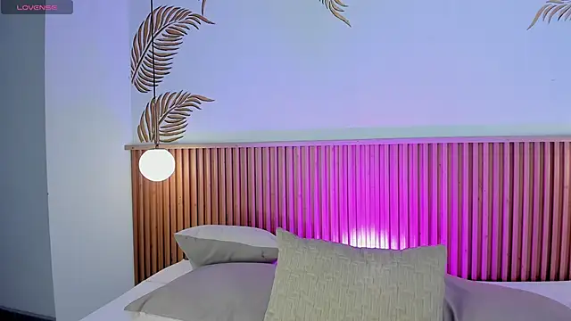 Valleriie  online show from 04-15-26, 03:41