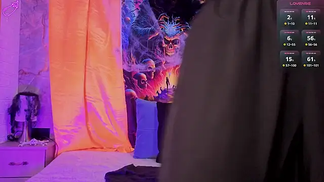 Snapshot of violett__golden chatting on 10-08-25, 11:08 violett golden online show from 10-08-25, 11:08