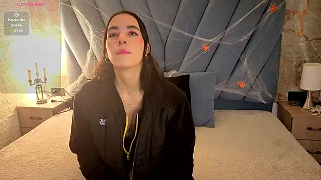 Snapshot of violett__golden chatting on 10-14-25, 11:22 violett golden online show from 10-14-25, 11:22