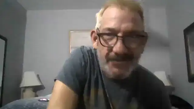 Snapshot of FoxnMouse chatting on 10-31-25, 02:56 FoxnMouse online show from 10-31-25, 02:56