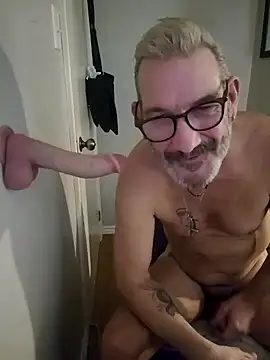 Snapshot of FoxnMouse chatting on 11-19-25, 09:26 FoxnMouse online show from 11-19-25, 09:26