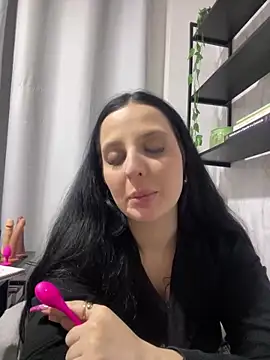 yumi-hot online show from 05-20-26, 11:00