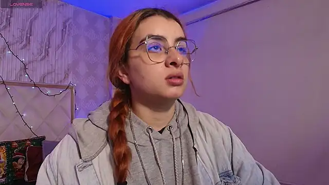 Snapshot of Naomy_tay1 chatting on 12-19-25, 02:40 Naomy tay1 online show from 12-19-25, 02:40