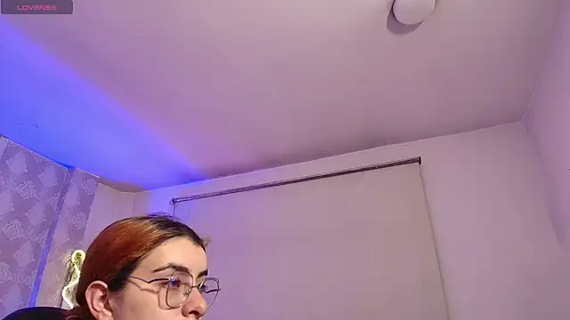 Snapshot of Naomy_tay1 chatting on 12-23-25, 03:37 Naomy tay1 online show from 12-23-25, 03:37