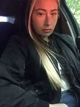 Reina Cummings online show from 09-26-25, 04:49