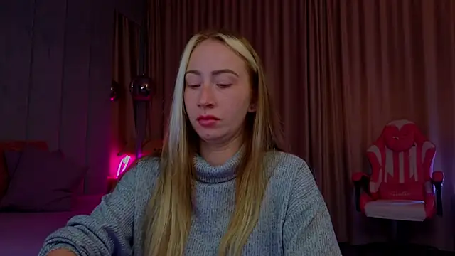 Reina Cummings online show from 10-08-25, 06:22