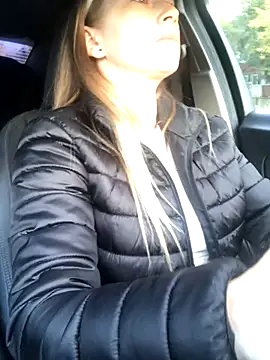 Reina Cummings online show from 10-10-25, 04:55