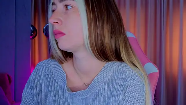 Reina Cummings online show from 10-28-25, 06:39