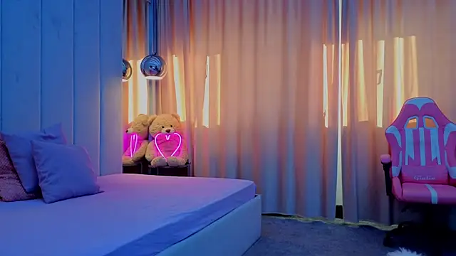 Reina Cummings online show from 10-30-25, 07:10