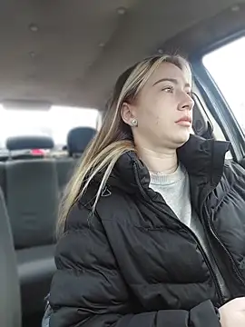 Reina Cummings online show from 04-04-26, 06:33