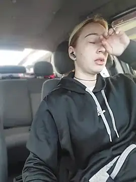 Reina Cummings online show from 04-15-26, 05:03