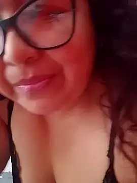 Snapshot of ladytropical1 chatting on 10-08-25, 04:26 ladytropical1 online show from 10-08-25, 04:26