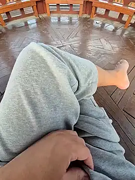 Snapshot of starvingo2002 chatting on 09-18-25, 09:00 starvingo2002 online show from 09-18-25, 09:00