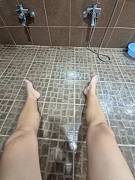 Snapshot of starvingo2002 chatting on 10-31-25, 06:47 starvingo2002 online show from 10-31-25, 06:47