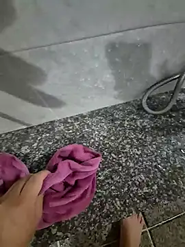 Snapshot of starvingo2002 chatting on 11-26-25, 04:46 starvingo2002 online show from 11-26-25, 04:46