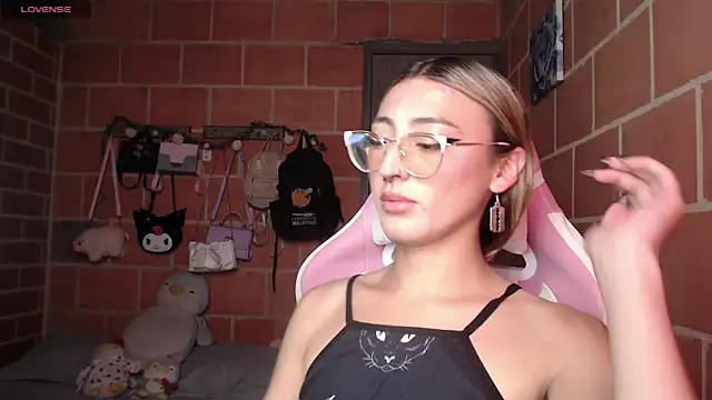 Andrea camilaaa online show from 05-26-26, 04:14