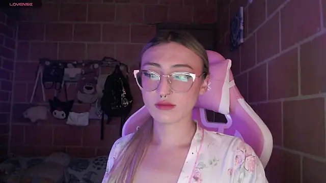 Andrea camilaaa online show from 07-10-26, 09:50