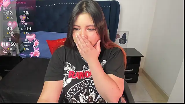 Snapshot of LucyPetit chatting on 09-17-25, 03:24 LucyPetit online show from 09-17-25, 03:24